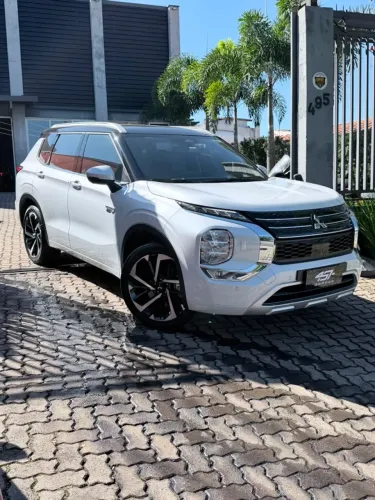 Mitsubishi Outlander Signature 2.4 4X4 AUT (híb) 2026