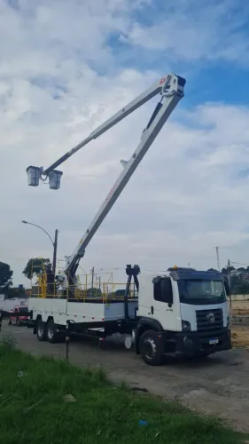  Cesto aéreo isolado de 26m