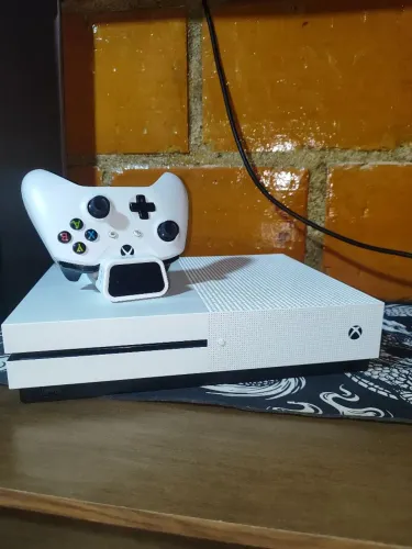 XBOX ONE S 1TB