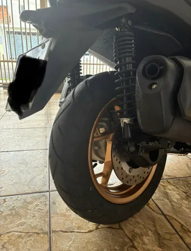 Moto praticamente nova ( baixíssima quilometragem )