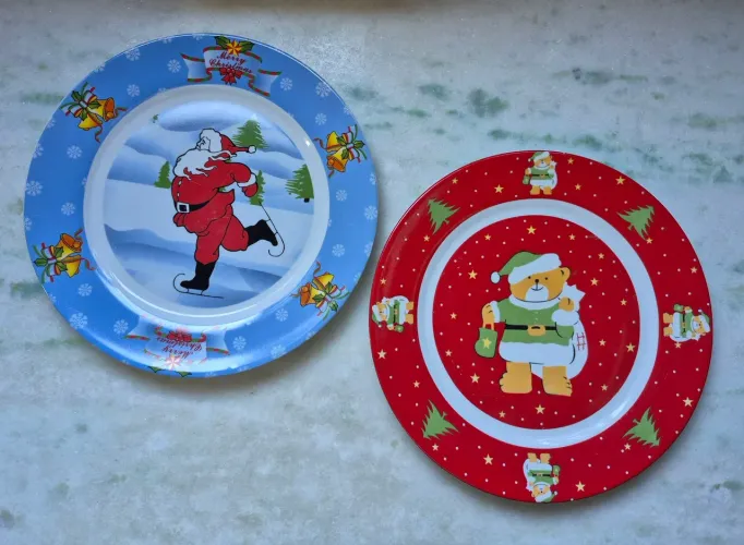 Dois pratos decorativos para Natal - cores vivas com 30 cm cada