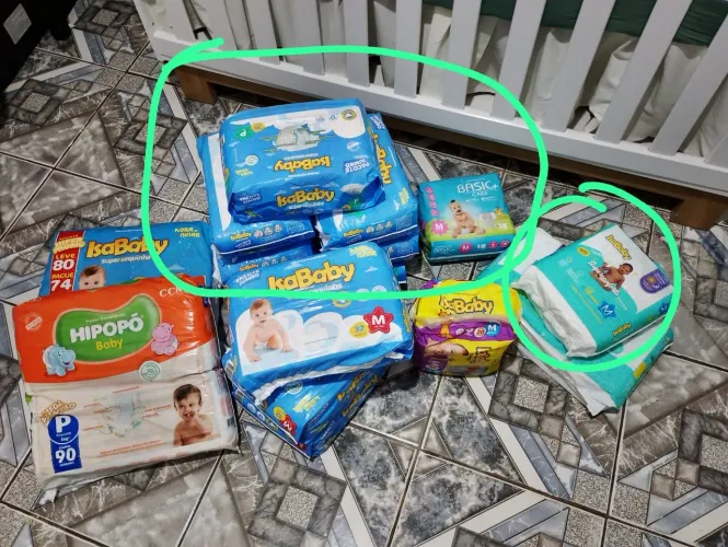 VENDO ALGUNS PACOTES DE FRALDA