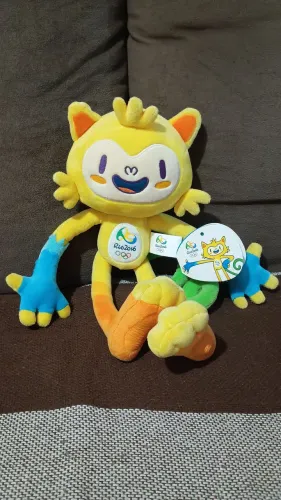 boneco de pelúcia Mascote oficial dos Jogos Olímpicos Rio 2016. 