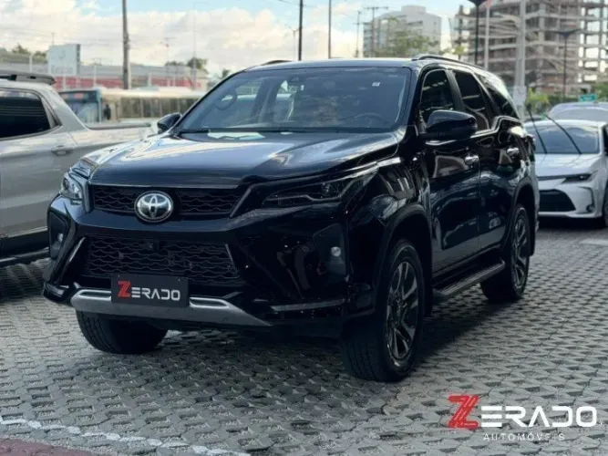 Toyota Hilux SW4 SRX Plat. 4X4 2.8 TB Die. Aut. 2025