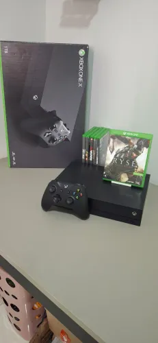 XBOX ONE X COM CAIXA ORIGINAL E COM JOGOS 6 JOGOS EM MIDIA FISICA