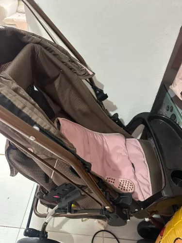 Carrinho de bebê semi novo (nunca usado em rua) GALZERANO