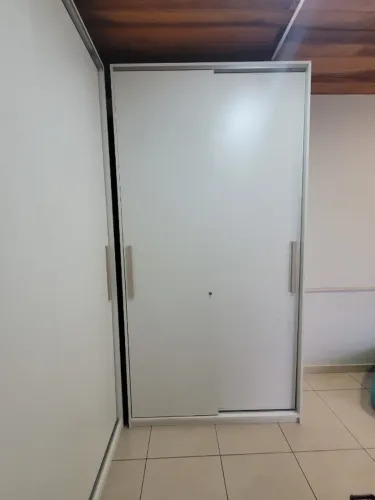 Armário/ Guarda roupa - 2,75 x 1,4 x 0,5 m (A x L x P)