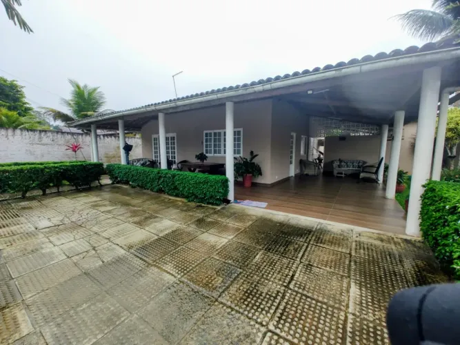 CASA COM 4 QTS, CON. FECHADO EM PAUDALHO-PE