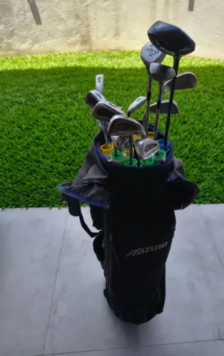 Tacos de Golfe: Ferros Callaway, Putter Ping, Madeira TaylorMade + Bolsa Mizuno 