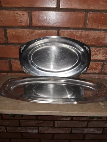 Duas travessa para peixe