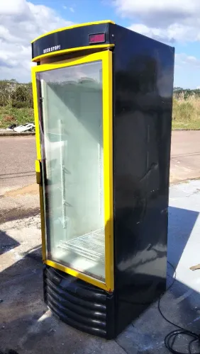 Vende se geladeira cervejeira expositora whatsapp * rua Eslovênia 1490