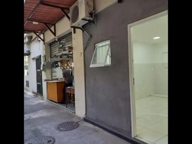 Ponto comercial/Loja/Box para aluguel possui 33 metros quadrados