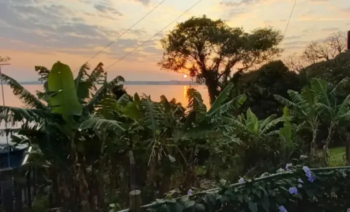 Casa rústica na lagoa 