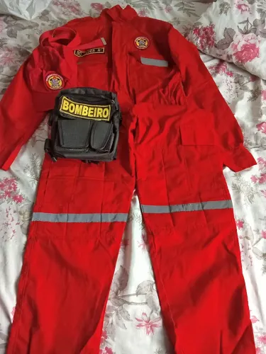 Fardamento de bombeiro civil 