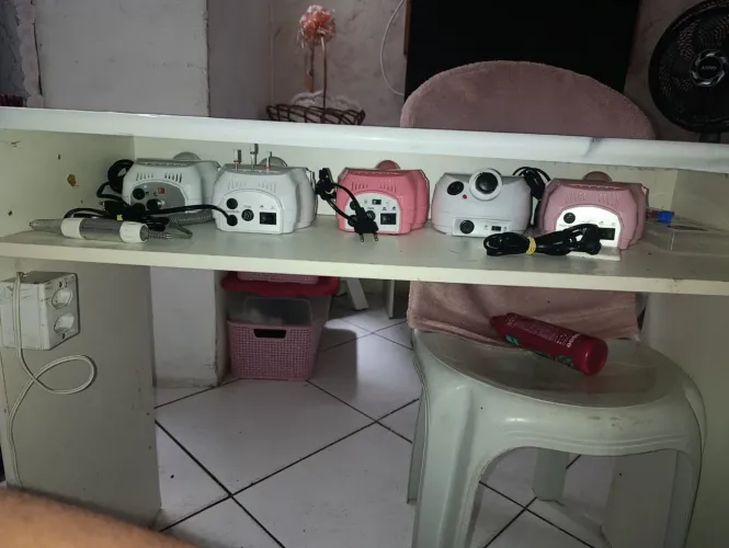 Maca, expositor de esmaltes, mesinha, cabines e lixas eletricas