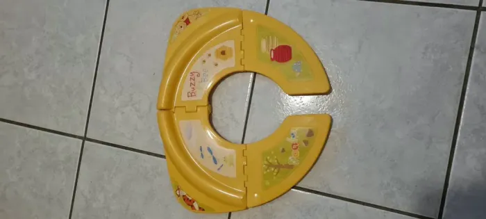Assento de vaso sanitário portátil para criança