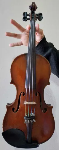 Vendo violino 4/4 usado em ótimo estado de conservação