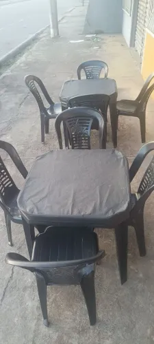 Jogo de mesa com 04 cadeiras
