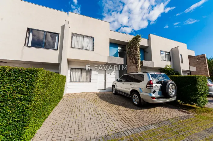 Residência em condomínio fechado com 03 quartos. Ref. 314 PF
