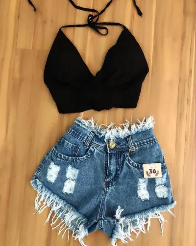 Conjunto Verão: Cropped Preto + Short Jeans Destroyed