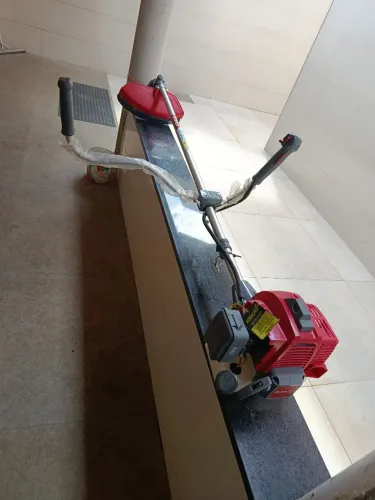 Vendo roçadeira com apenas duas horas de serviço