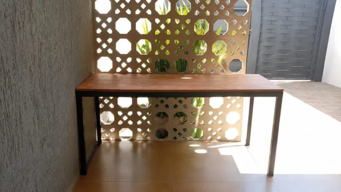 Mesa no estilo industrial, medidas de 1.70 x 0.70