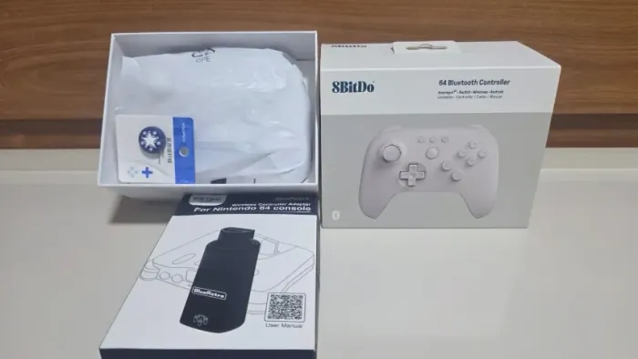 Controle 8bitdo Branco Bluetooth com Adaptador para Nintendo 64