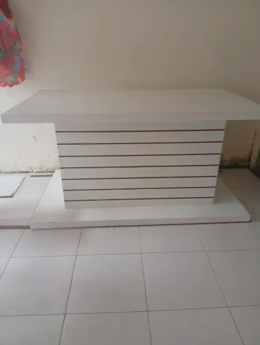 Mesa espositora<br>Largura 1mt<br>Altura 9