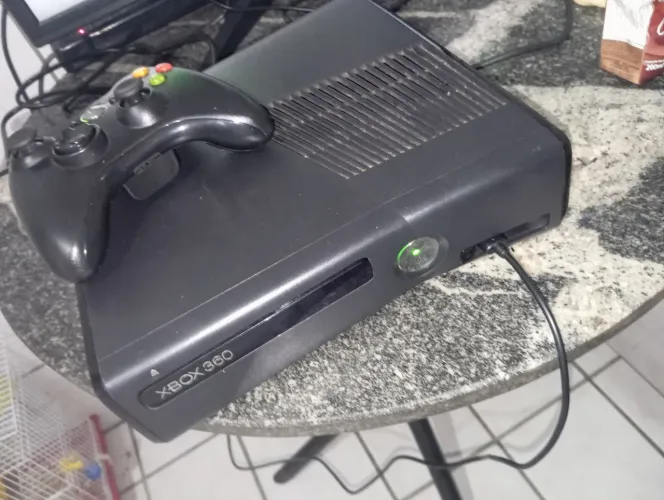 XBOX 360 DESBLOQUEADO, 4 CONTROLE 3 ORIGINAIS E UM PARALELO COM 14 JOGOS