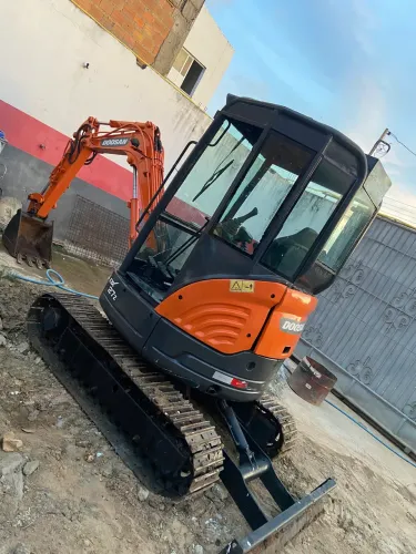 VENDO MINI ESCAVADEIRA DOOSAN 