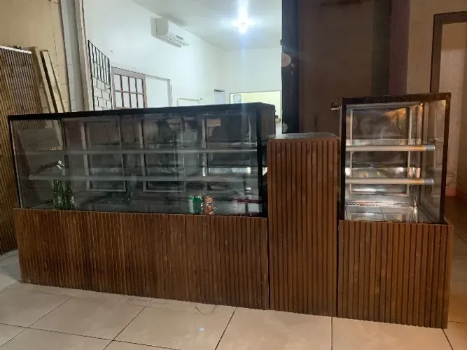 Vitrine resfriada e quente