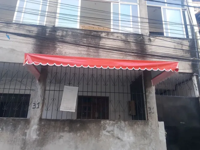 Toldo ótimo para comércio ou varanda pouco tempo de uso.