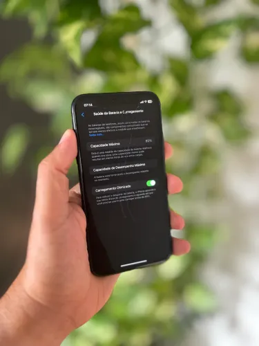 iPhone XR com 82% de bateria. Funciona tudo