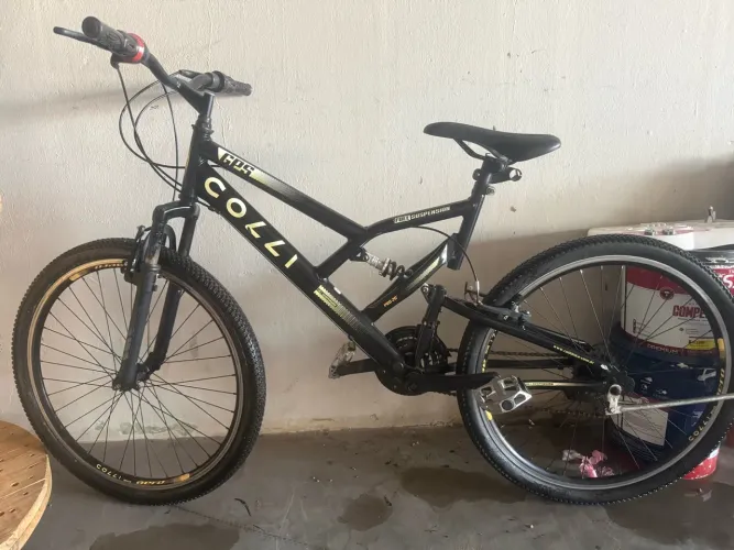 Vendo Bicicleta Colli Aro 26 Pro em perfeito estado pouco tempo de uso negócio preço