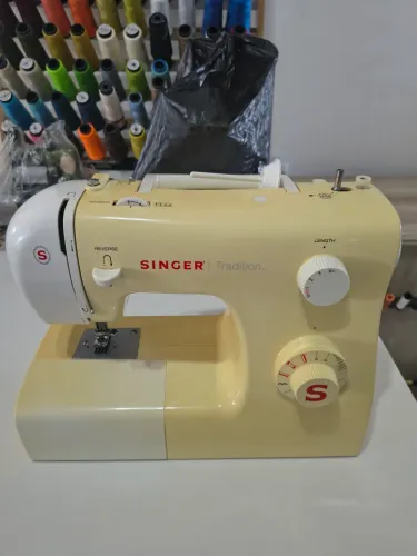 Máquina de Costura Singer Tradition 2250