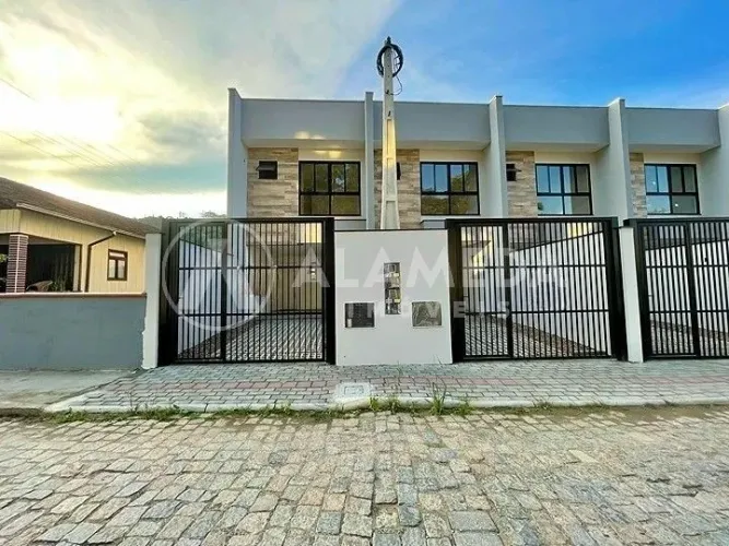 SOBRADOS À VENDA, 3 QUARTOS, 1 SUÍTE, BAIRRO GARCIA.