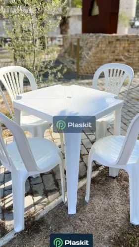 Conjunto mesa com 4 cadeiras