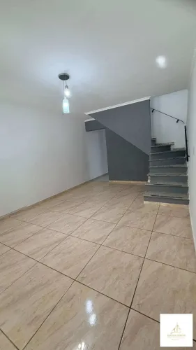 Casa para alugar em Guarulhos, Vila Augusta, com 3 quartos, 250m²