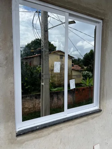 Janela em alumínio e vidro
