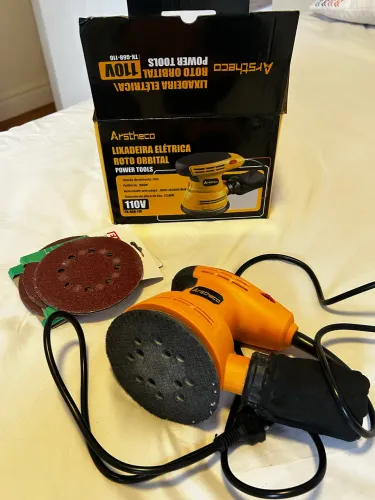 Lixadeira Elétrica Orbital 600w 6 Velocidades Para Madeira Parede 110v com Lixas 40 e 100