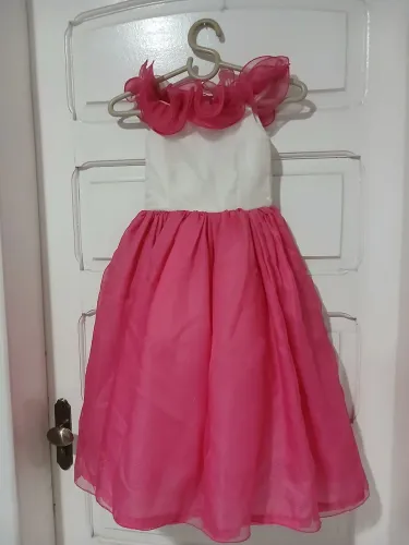 Vestidos de festas para crianças.