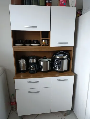 Armário de cozinha compacto