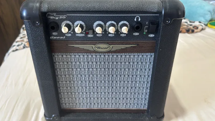 CUBO AMPLIFICADOR ONEAL GUITARRA OCG50 20W PRETO