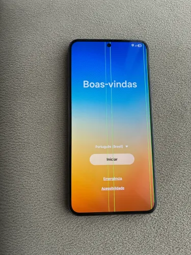 Samsung S22 128GB. Com traços verdes na tela
