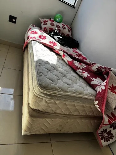 Cama box de solteiro e colchão