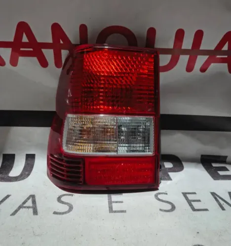Lanterna traseira esquerda Pajero Tr4 2004-2006