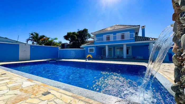 Casa Exclusiva Próxima ao Mar com 7 Quartos, Piscina e Espaço Gourmet, à venda, 398 m² por