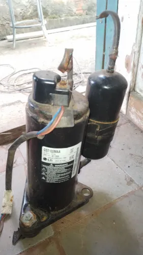 Compressor de ar condicionado funcionando 