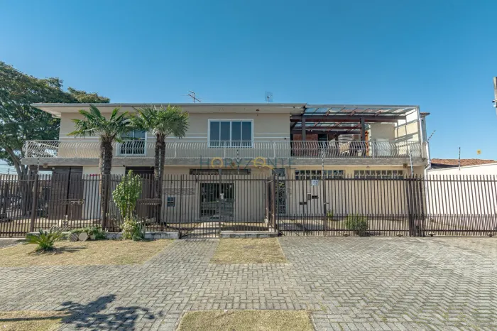 Sobrado residencial e comercial, com 399,73 m² no Capão da Imbuia