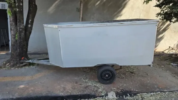 Carretinha Baú Premium com Teto Elevatório!